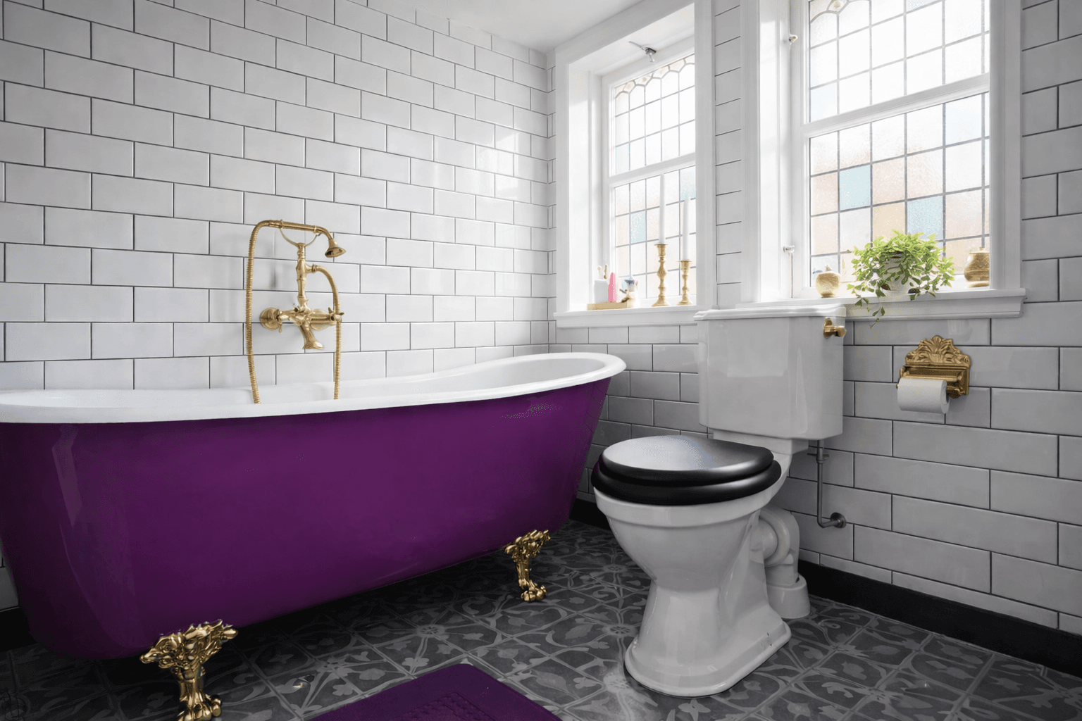 Ett fint lila badrum