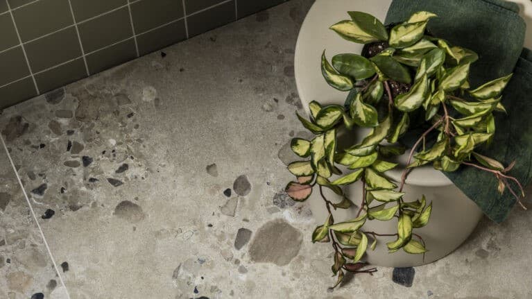 Terrazzo sandfärgad matt 