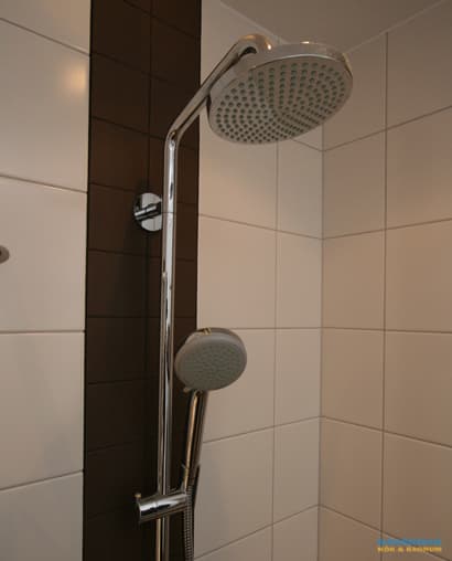 Badrum med badkar på fot 