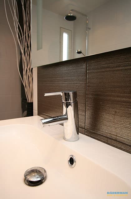 Badrum med träliknande kakel