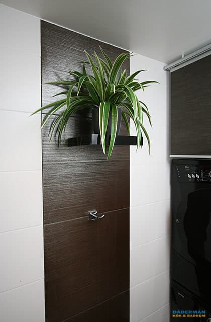 Badrum med träliknande kakel