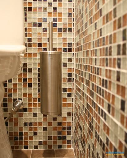 Badrum med väggar i mosaik