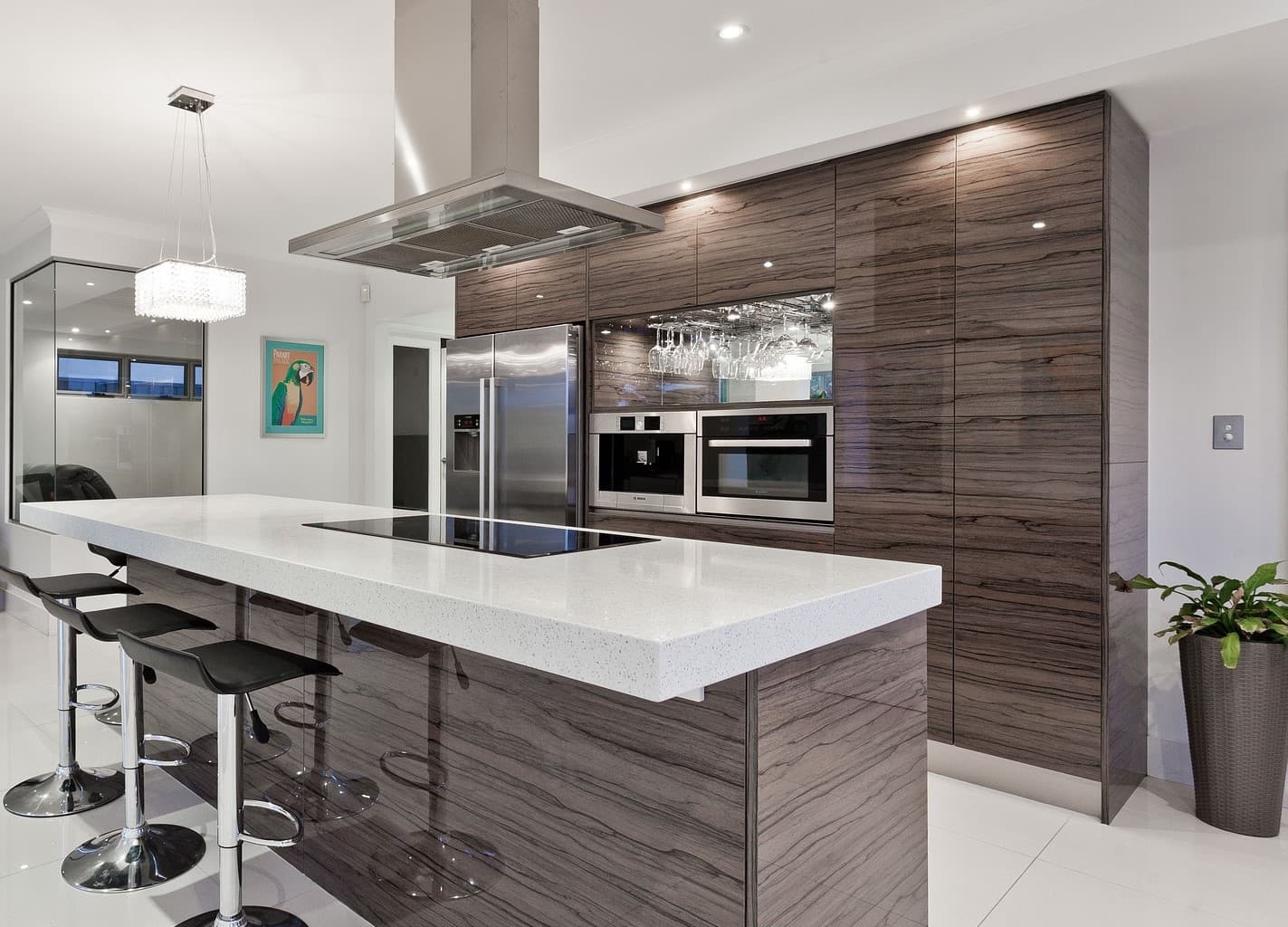 Kök vitt och träådrat