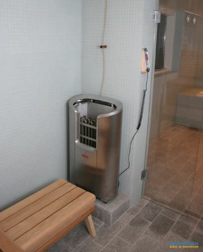 Badrum i glasmosaik och bastu