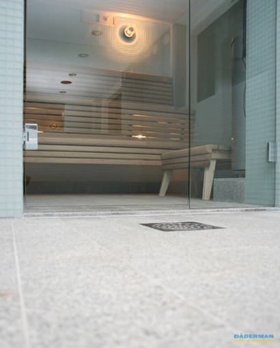 Badrum i glasmosaik och bastu