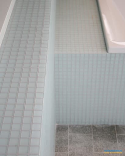 Badrum i glasmosaik och bastu