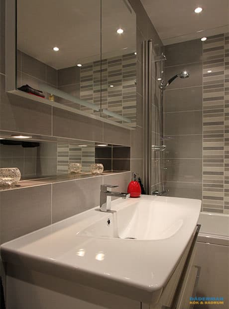 Spegelklädd nisch med spotlights