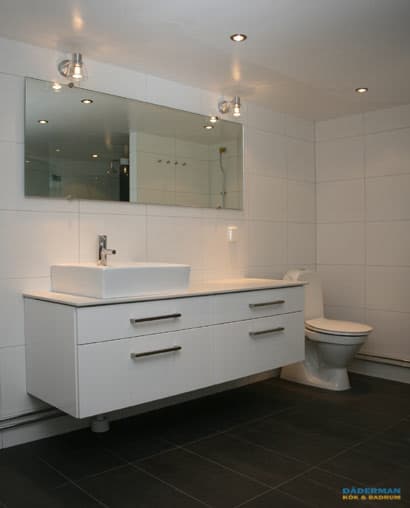 Badrum med dubbeldusch