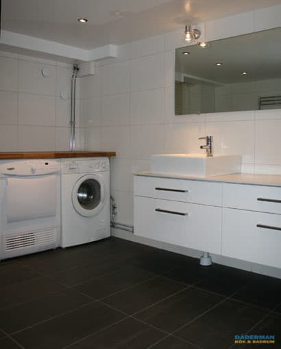 Badrum med dubbeldusch