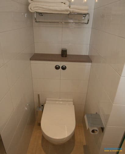 Badrum med exklusiv golvbelysning