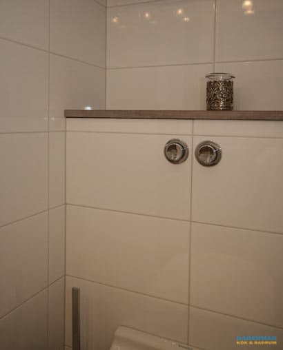 Badrum med exklusiv golvbelysning