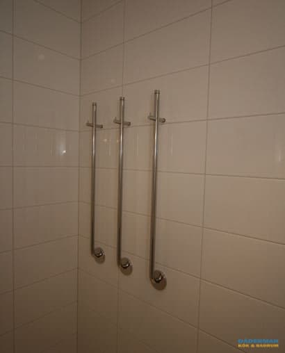 Badrum med exklusiv golvbelysning