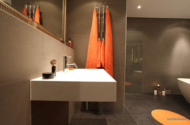 Badrum med fristående badkar