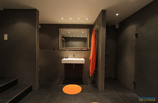 Badrum med fristående badkar