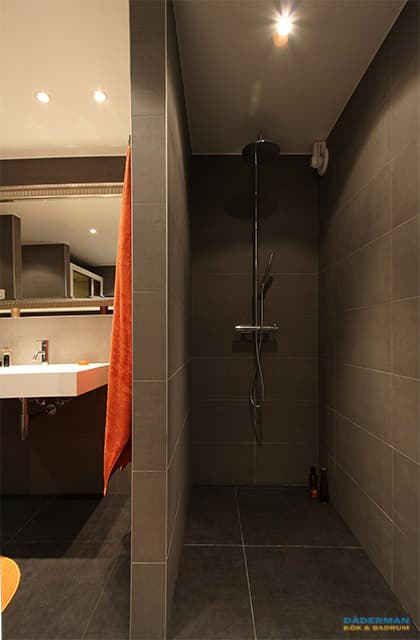 Badrum med fristående badkar