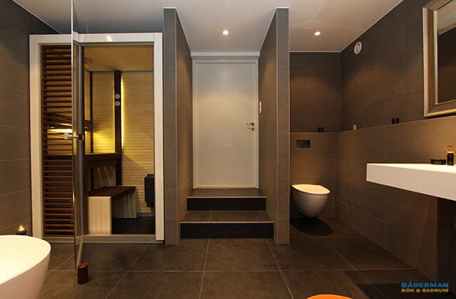 Badrum med fristående badkar