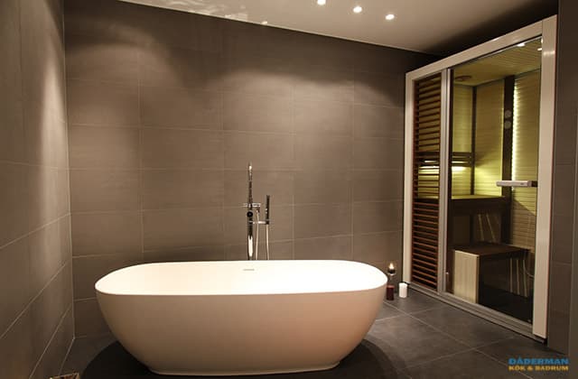 Badrum med fristående badkar