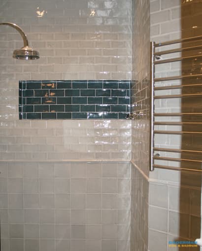 Badrum med glaserat kakel