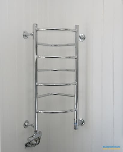 Badrum med hörnbadkar