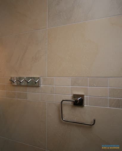 Badrum med snedtak och bastu