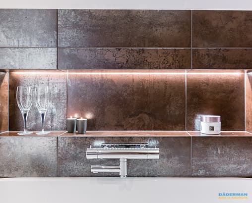 Badrum med snedtak och bastu