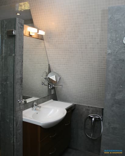 Badrum med stenkänsla och bastu