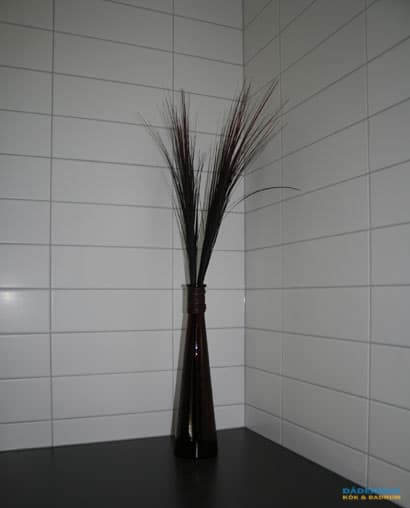 Badrum med svart marmor