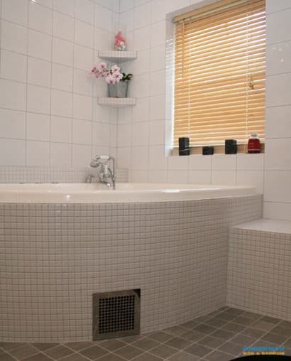 Barnvänligt badrum med mosaik