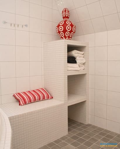 Barnvänligt badrum med mosaik