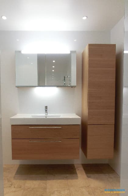 Designtoalett och inkaklat badkar