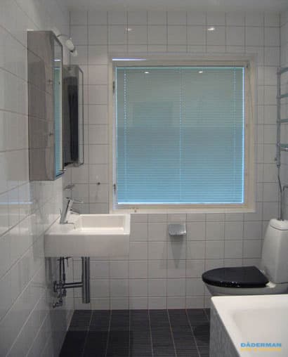 Inkaklat badkar med mosaik