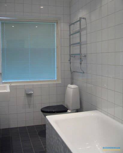 Inkaklat badkar med mosaik