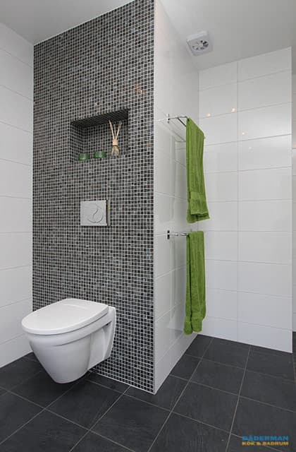 Inspirerande badrum med dubbelhandfat