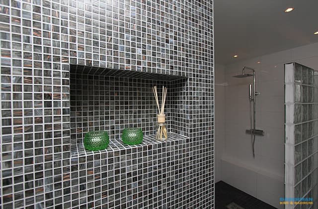 Inspirerande badrum med dubbelhandfat