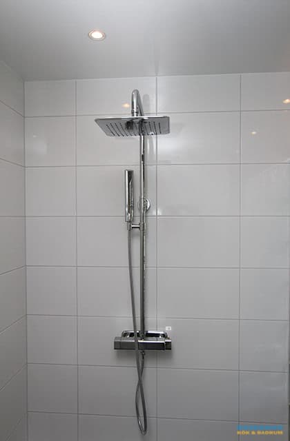 Inspirerande badrum med dubbelhandfat