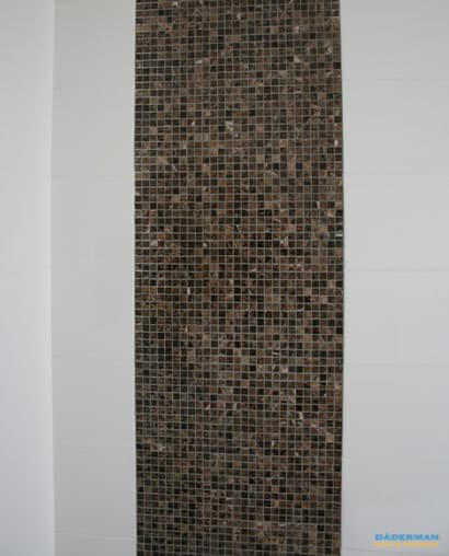 Jacuzzi med brun mosaik