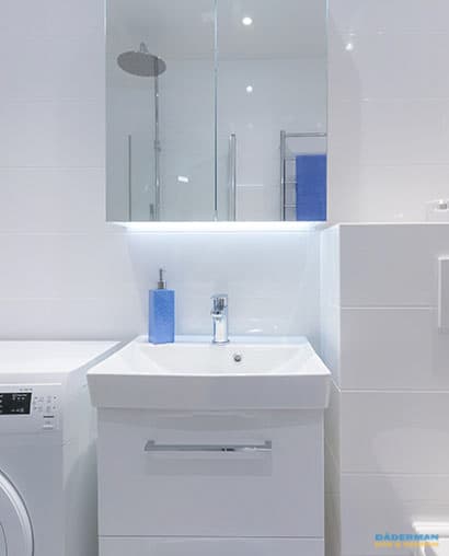 Ljust badrum och tvättstuga