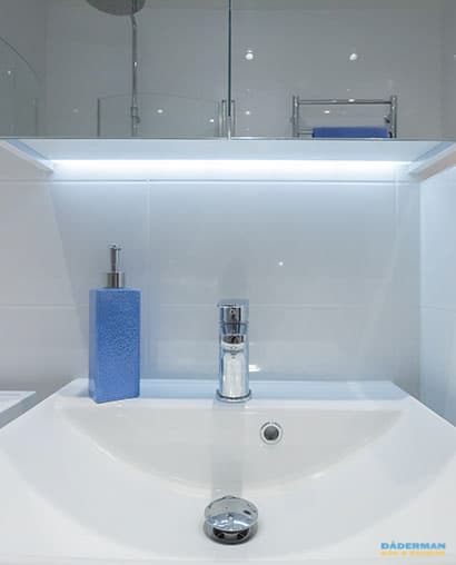 Ljust badrum och tvättstuga