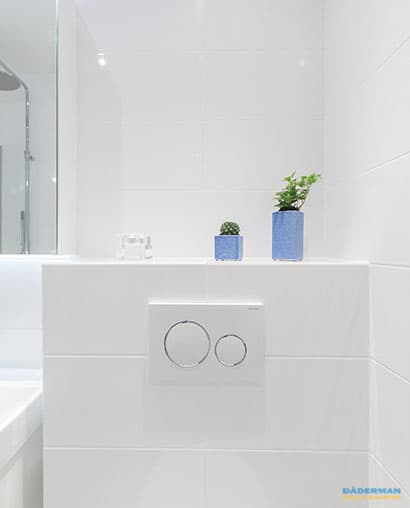 Ljust badrum och tvättstuga