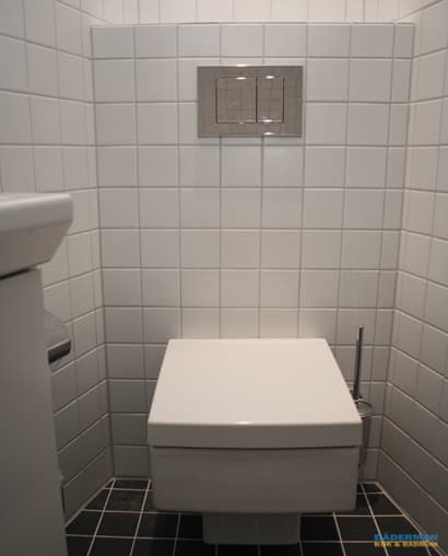 Litet badrum med exklusiva detaljer