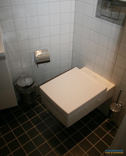 Litet badrum med exklusiva detaljer