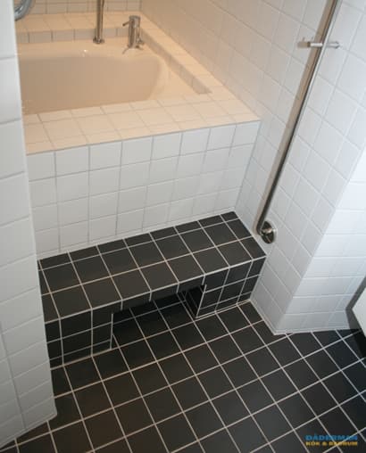 Litet badrum med exklusiva detaljer