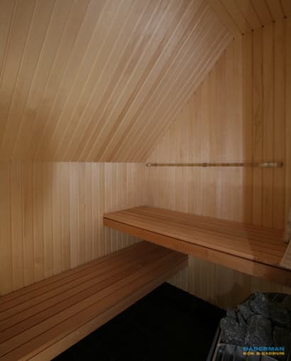 Lyxigt badrum med bastu