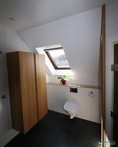 Lyxigt badrum med bastu