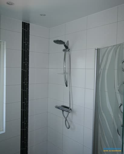 Lyxigt badrum med bastu