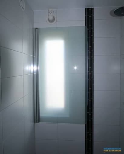 Lyxigt badrum med bastu