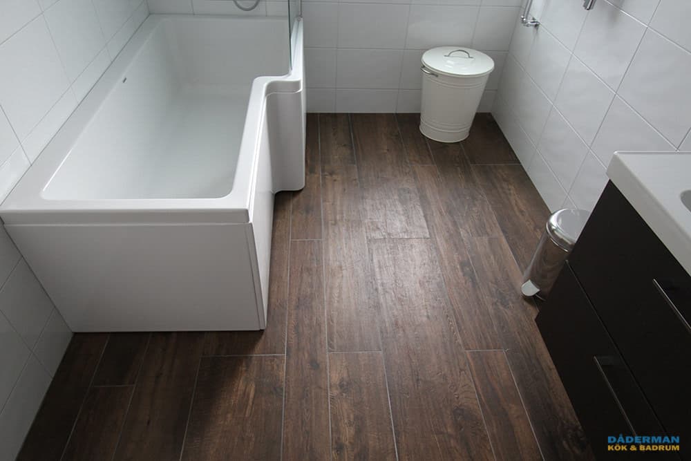 Badrum i jordnära färger