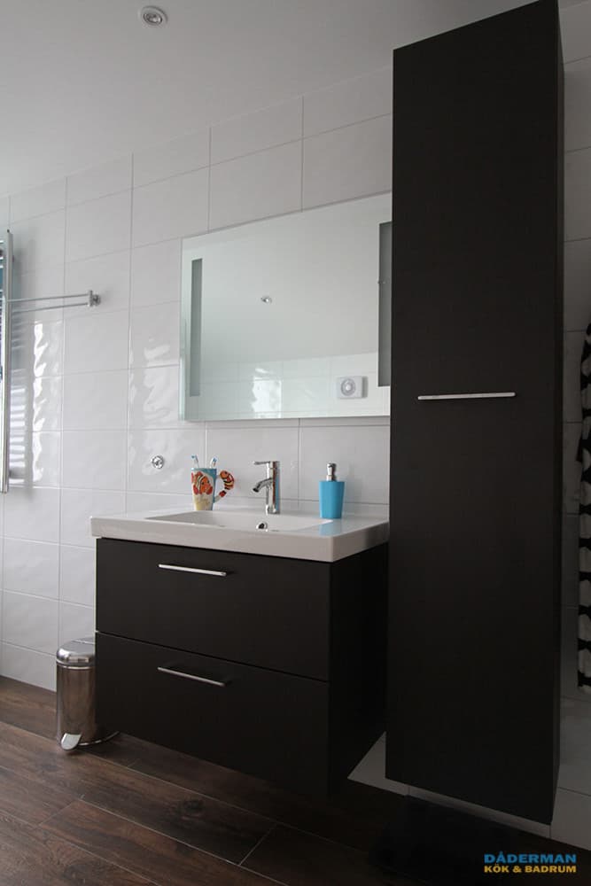 Badrum i jordnära färger