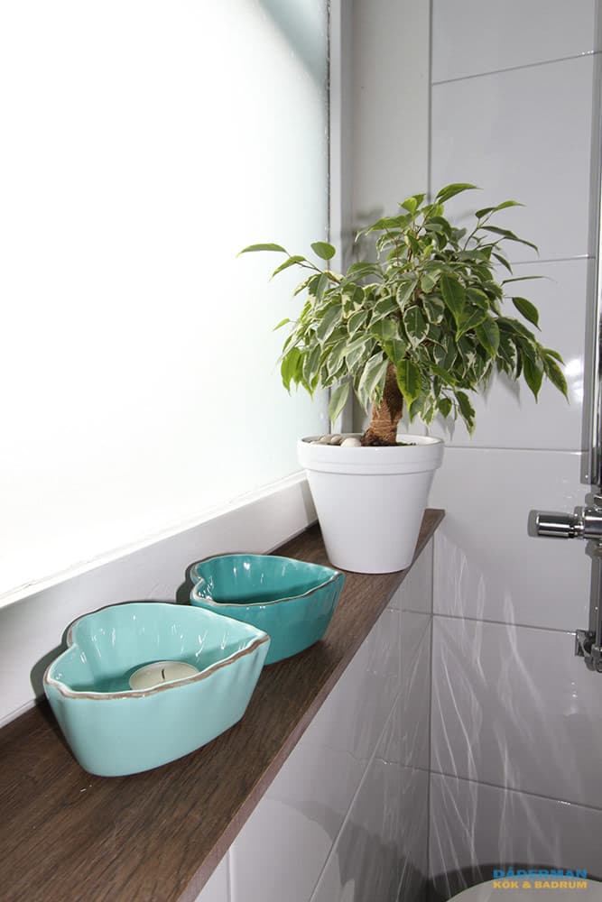 Badrum i jordnära färger