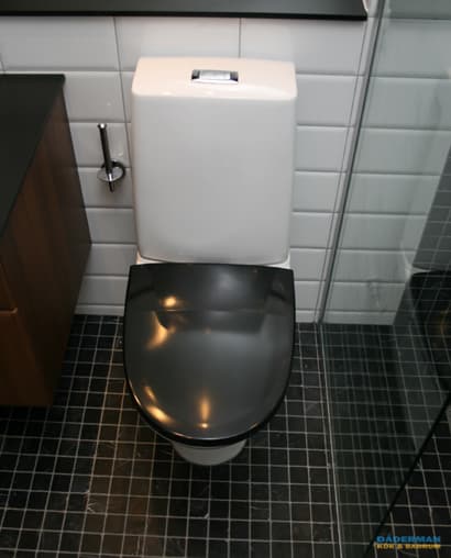 Stilrent badrum med tvättställ